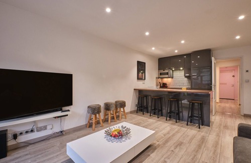 Mont-de-Lans Apartment | Apartment 'Boutique Central Les 2 Alpes' with Mountain View, Balcony and Wi-Fi