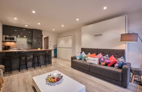 Mont-de-Lans Apartment | Apartment 'Boutique Central Les 2 Alpes' with Mountain View, Balcony and Wi-Fi