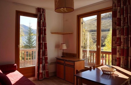 Saint-Sorlin-d'Arves Apartment | Apartment foot of the slopes and trade