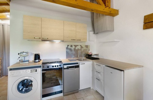 Badefols-sur-Dordogne Apartment | Apartment 'La Clésinerie' with Private Pool, Private Terrace and Wi-Fi