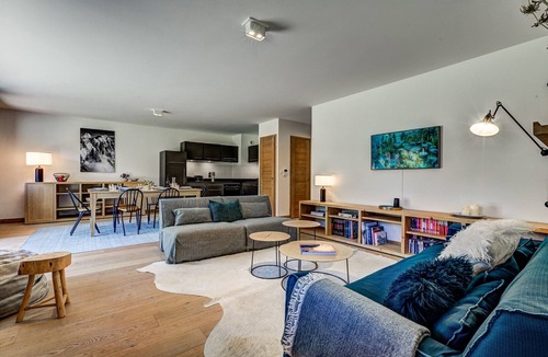 Les Praz-de-Chamonix Apartment | Apartment with Terrace &amp; Garden 250m from Ski Lift