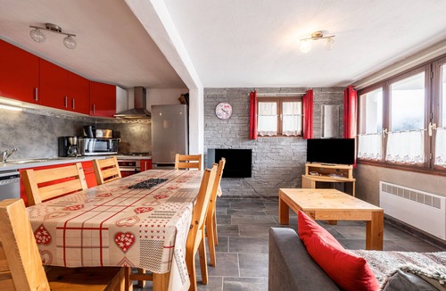 Champagny-en-Vanoise Apartment | Apartment 'Chalet Le Chamois' with Mountain View, Private Terrace and Wi-Fi