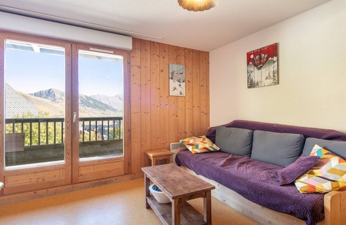 Saint-Sorlin-d'Arves Apartment | Apartment in Saint-Sorlin with Mountain View