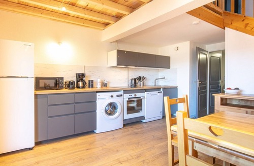 Saint-Sorlin-d'Arves Apartment | Apartment in Saint-Sorlin near Ski Slopes