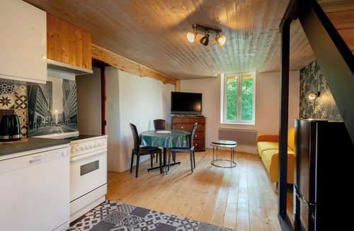 Murs-et-Gelignieux Apartment | Apartment Gîte de l'Eléphant with Pool, Whirlpool, Wi-Fi & Terrace