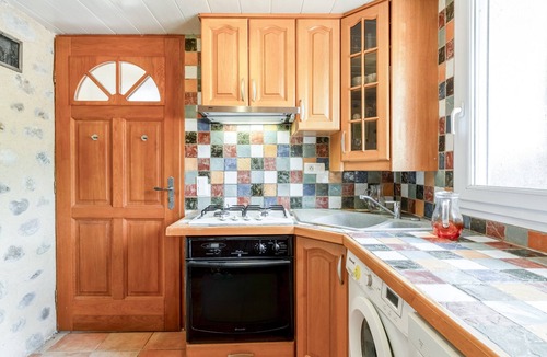 Villedieu Apartment | Apartment 'Gite Du Petit Bois - Bignone' with Shared Pool, Wi-Fi and Air Conditioning