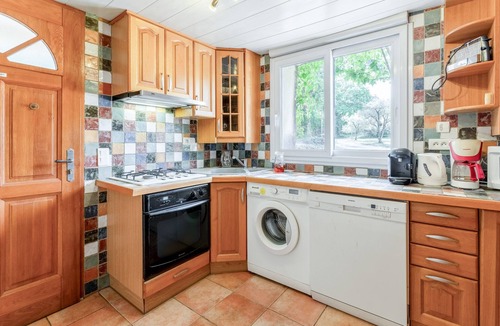 Villedieu Apartment | Apartment 'Gite Du Petit Bois - Bignone' with Shared Pool, Wi-Fi and Air Conditioning