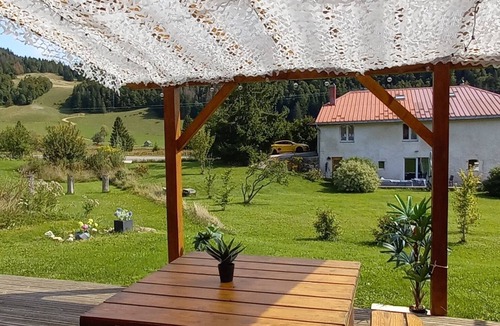 Lamoura Apartment | Apartment in a chalet in the Haut Jura, ideal for family vacations.