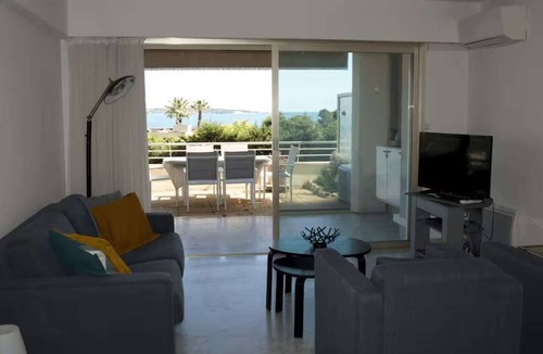 Golfe Juan Apartment | Apartment in Golfe Juan with Sea View