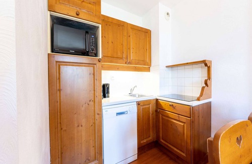 Valfrejus Apartment | Apartment in Modane with Ski Slope Access