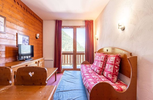 Valfrejus Apartment | Apartment in Modane with Ski Slope Access