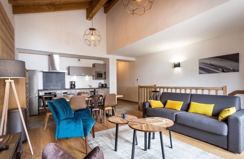 Macot-la-Plagne Apartment | Apartment in Plagne 1800 with Ski-In/Ski-Out