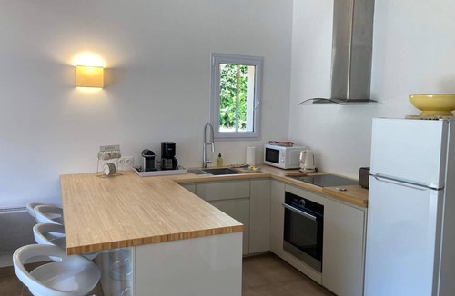 Trets Apartment | Apartment in Trets with swimming pool and view of Sainte-Victoire