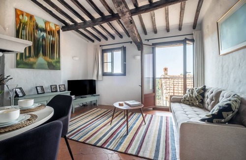 Tourrettes-sur-Loup Apartment | Apartment 'Les 3 Vues' with Sea View and Wi-Fi