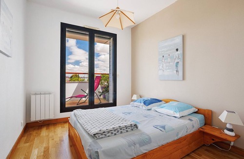La Rochelle City Centre Apartment | Apartment 'Les 2 Tours La Rochelle' with Balcony and Wi-Fi