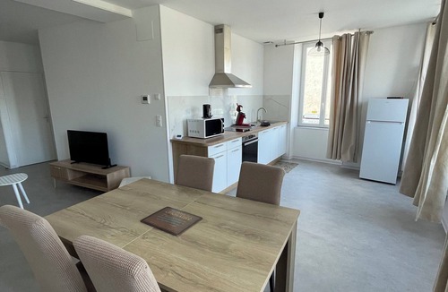 Premery Apartment | Apartment n°1 downtown with inner courtyard