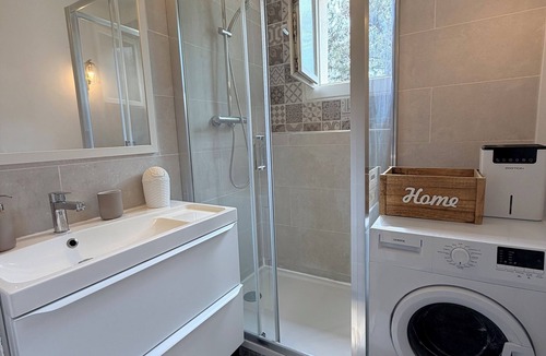 Sainte-Marguerite Apartment | Apartment near velodrome 6 adults possible Parking Clim Umbrella bed