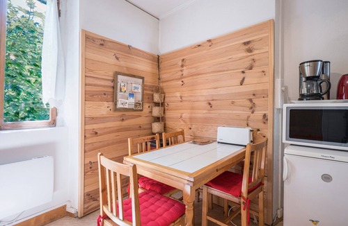Valloire Apartment | Apartment 'Rose Des Neiges' with Mountain View, Shared Garden and Wi-Fi