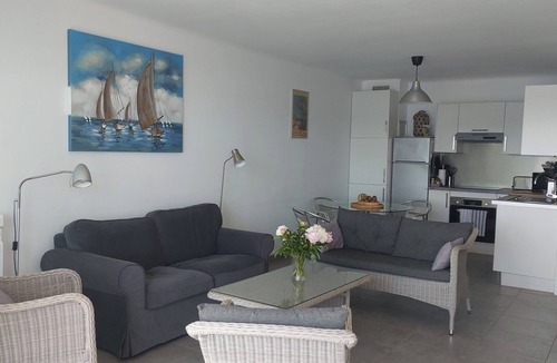 Sanary-sur-Mer Apartment | Apartment T3 corniche des Baux seafront air-conditioned 5 people 5 minutes from the port &commerce