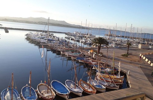 Sanary-sur-Mer Apartment | Apartment T3 corniche des Baux seafront air-conditioned 5 people 5 minutes from the port &commerce