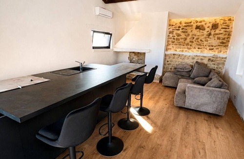 Le Castellet Apartment | Apartment with a terrace in the heart of Le Castellet