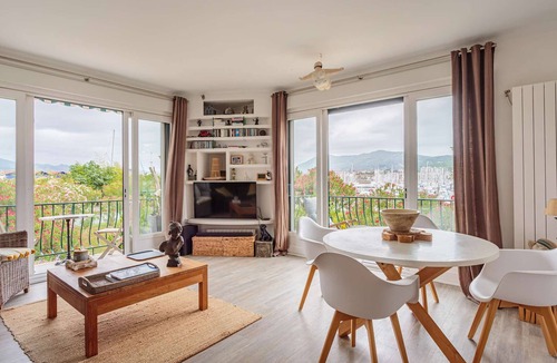 Hendaye Apartment | Apartment with port view, parking, near the beach
