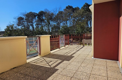 Gujan-Mestras Apartment | Apartment with terrace in Gujan-Mestras