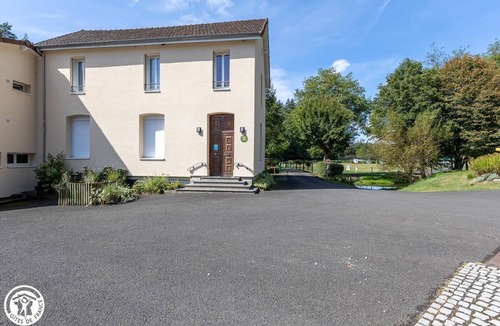 Miremont House | Appartement Dans une Ancienne École en Bordure de Rivière