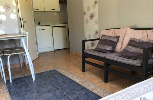 Compreignac Apartment | Appartement Indépendant de Plein Pied Rouge