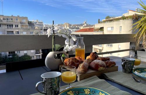 Le Rouet Apartment | Appartement spacieux - Vue notre dame de la garde - Terrasse - Wifi