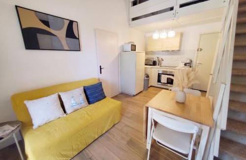 Les Sablettes Apartment | Appartement T3 mezzanine, plage des Sablettes à 300 m !