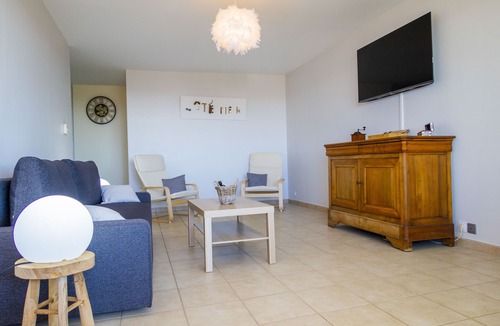 Les Chartreux Apartment | Appartement Tout Confort. Vue Imprenable sur la Rade et la Bonne Mère