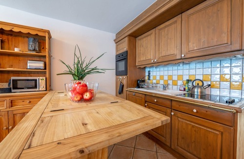 Montroc Apartment | Apt BecD1 Cosy 3BR Chalet Apartment w/Terrace & Views, Le Tour (Argentière), France