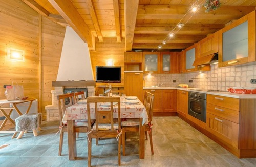 Les Bossons Apartment | Apt Des Granges Balcony Duplex Near Chamonix for 5, Chamonix, France