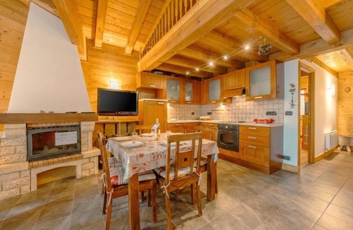 Les Bossons Apartment | Apt Des Granges Balcony Duplex Near Chamonix for 5, Chamonix, France