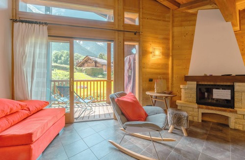 Les Bossons Apartment | Apt Des Granges Balcony Duplex Near Chamonix for 5, Chamonix, France