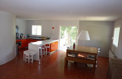 Ensues-la-Redonne House | Architect-designed home in a private cove