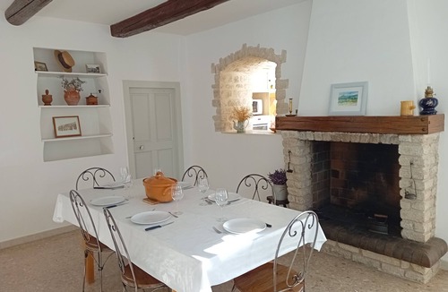 Cabrieres-d'Avignon House | Authentic farmhouse facing the LUBERON, quiet location, secure private pool,