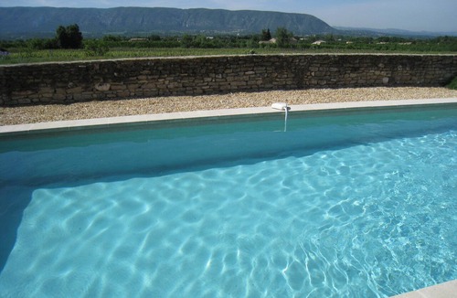 Cabrieres-d'Avignon House | Authentic farmhouse facing the LUBERON, quiet location, secure private pool,