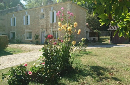 Noaillac House | Aux vieux fours 5.5 km from the canal, 9 km from the Chemin de Compostelle 4 bedrooms 2 bathrooms