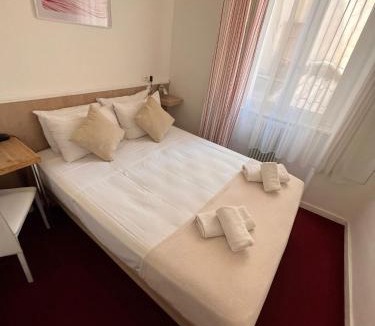Cannes City Centre Hotel | Azurene Royal Hotel