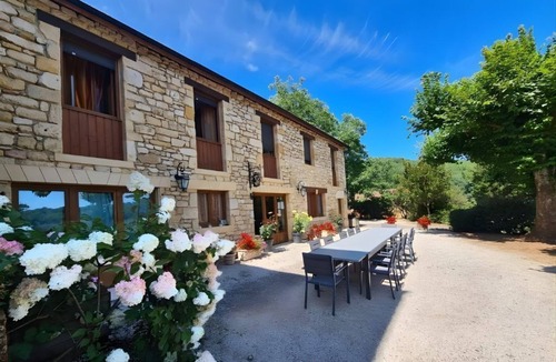 La Roque-Gageac Bed & Breakfast | 🌿 B&B Pigeonnier de Labrot - Dordogne 1km - Sarlat 8km. Table d'hôtes. BLUE