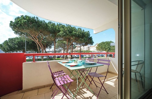 Pontaillac Apartment | Balcony facing Pontaillac beach, garage, sleeps 4.