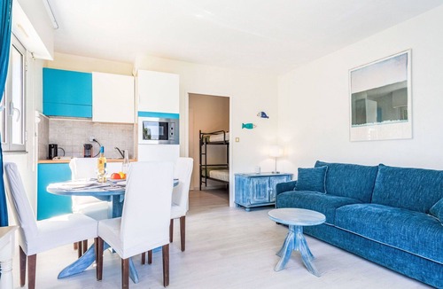 Cote d'Azur- French Riviera Apartment | Beautiful apartment for 4 people with WIFI, pool, TV and balcony