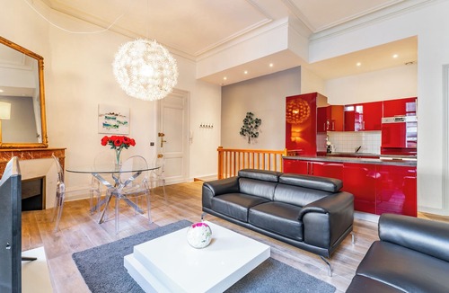 Saint-Michel Apartment | Beautiful Apartment in the Heart of Historic Saint-Michel District