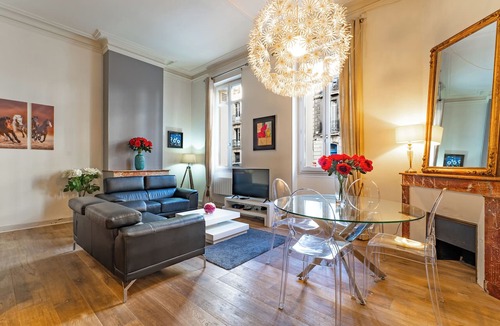 Saint-Michel Apartment | Beautiful Apartment in the Heart of Historic Saint-Michel District