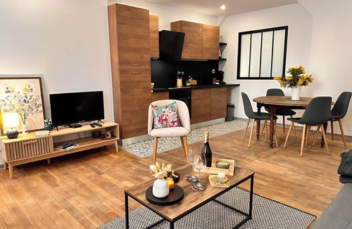 Moulins Apartment | Beautiful bright apartment - Heart of Moulins - 10 mins walk from the station
