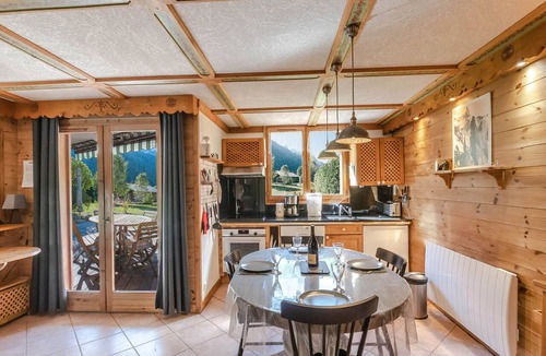 Les Praz-de-Chamonix Apartment | Beautiful duplex with garden in Chamonix, 4 people, pets allowed, parking, wifi