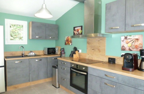 Caumont-sur-Durance House | Beautiful private villa with A/C, hot tub, private pool, WIFI, TV, patio and pets allowed
