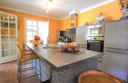 Morieres-les-Avignon Villa | Beautiful private villa for 6 people with private pool, WIFI, A/C, TV and terrace